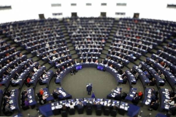Ευρωκοινοβούλιο: Τέλη περιαγωγής- πλαστικές σακούλες τα «κατορθώματα» του!