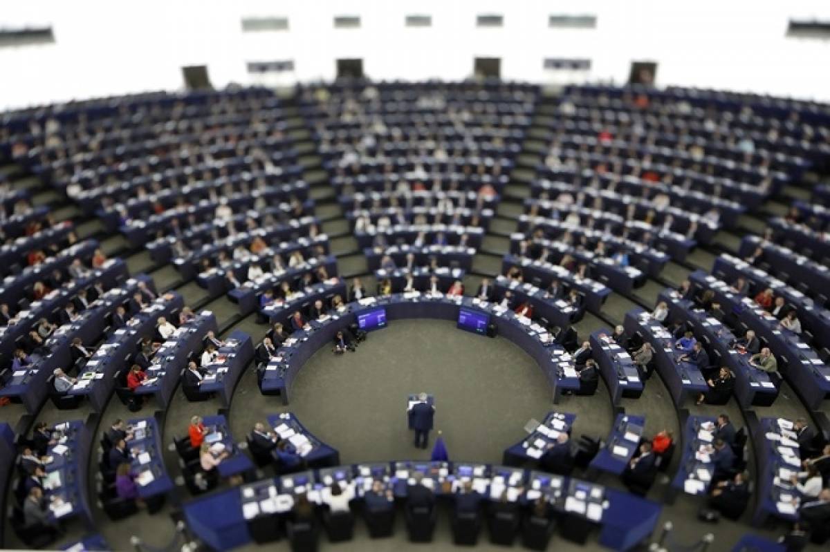 Ευρωκοινοβούλιο: Τέλη περιαγωγής- πλαστικές σακούλες τα «κατορθώματα» του!