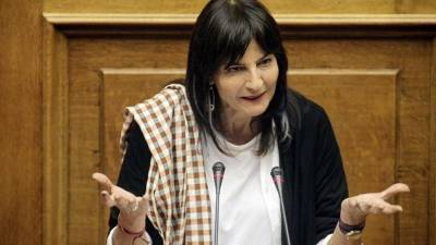 Ορκίστηκε βουλευτής η Λυμπεράκη - «Επιστρέφω σε μία λαμπρή μέρα»