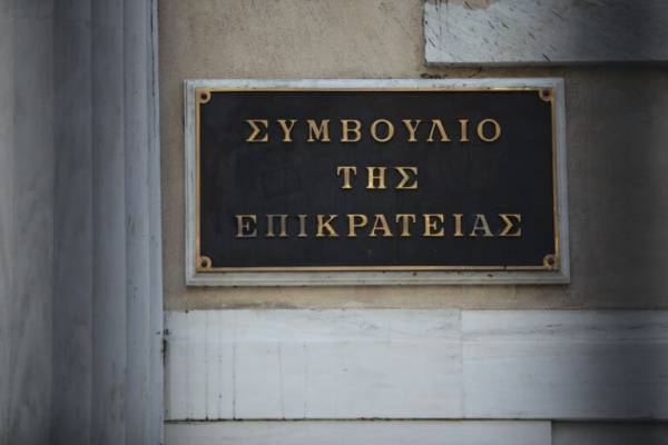 Στο ΣτΕ η αναγραφή του θρησκεύματος στα απολυτήρια λυκείου