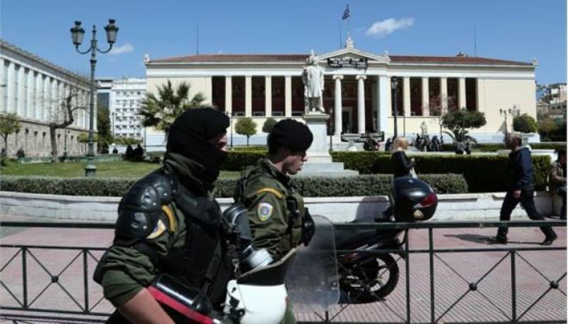 Σφίγγουν τον κλοιό στο ΕΚΠΑ