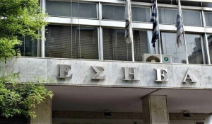 Θεσμικές εγγυήσεις για τους δημοσιογράφους ζητεί η ΕΣΗΕΑ