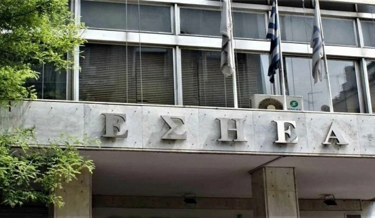 Θεσμικές εγγυήσεις για τους δημοσιογράφους ζητεί η ΕΣΗΕΑ