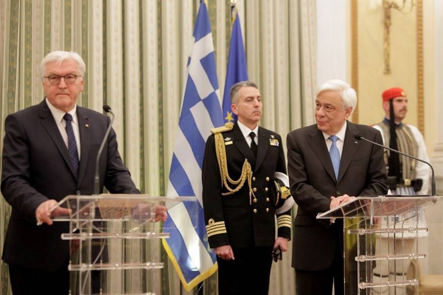 Έκανε πως δεν άκουσε ο Σταϊνμάιερ για τις γερμανικές αποζημιώσεις