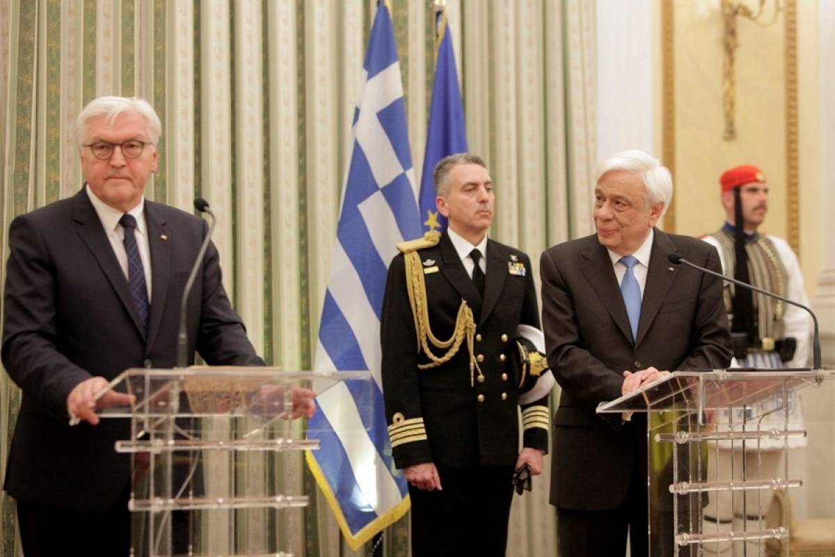 Έκανε πως δεν άκουσε ο Σταϊνμάιερ για τις γερμανικές αποζημιώσεις