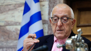 Παρέμβαση Κακλαμάνη για Βελόπουλο: Να στεκόμαστε στο ύψος του κοινοβουλευτικού πολιτισμού