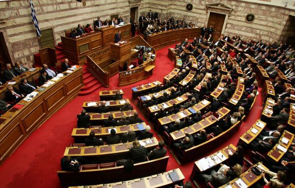 «Βαρύ» το κλίμα στη Βουλή-Με τις ψήφους ΣΥΡΙΖΑ, ΑΝΕΛ υπερψηφίστηκε το σχέδιο νόμου