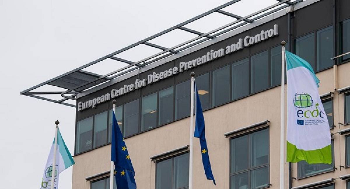 ECDC: Βρέφη και έφηβοι κινδυνεύουν περισσότερο να νοσηλευτούν λόγω κορονοϊού