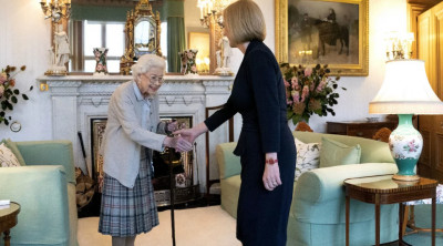 Βρετανία: Η Τρας επίσημα πρωθυπουργός- Με την...ευχή της Ελισάβετ