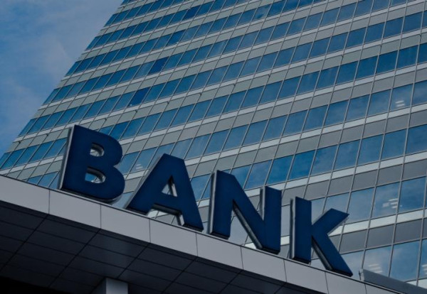Alpha Finance: Διψήφια ποσοστά κερδοφορίας μέχρι το 2026 στις τράπεζες