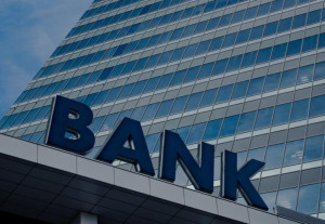 Alpha Finance: Διψήφια ποσοστά κερδοφορίας μέχρι το 2026 στις τράπεζες