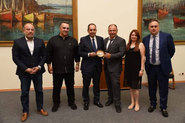 Η προσέλκυση νέων στα παραναυτιλιακά επαγγέλματα στη συνάντηση Πλακιωτάκη- ΒΕΠ
