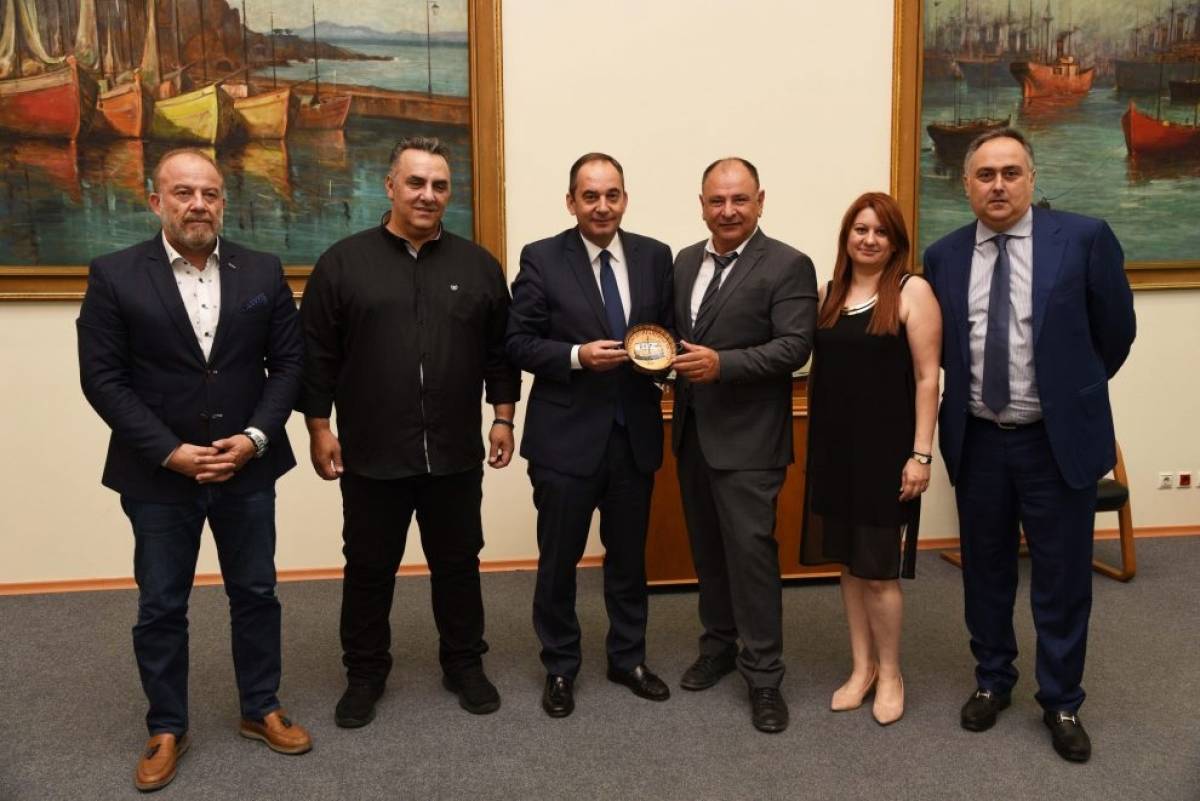 Η προσέλκυση νέων στα παραναυτιλιακά επαγγέλματα στη συνάντηση Πλακιωτάκη- ΒΕΠ