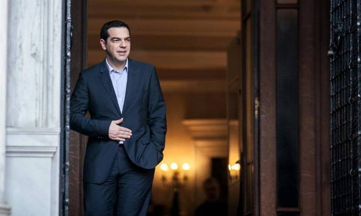 Αποχαιρετισμός Τσίπρα στον λιμενικό Κυριάκο Παπαδόπουλο