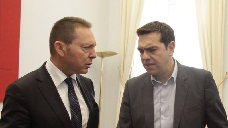 «Βαθαίνει» το χάσμα κυβέρνησης – Στουρνάρα