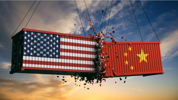 Κίνα: Οι ΗΠΑ πολιτικοποιούν και εργαλειοποιούν οικονομικά και εμπορικά θέματα