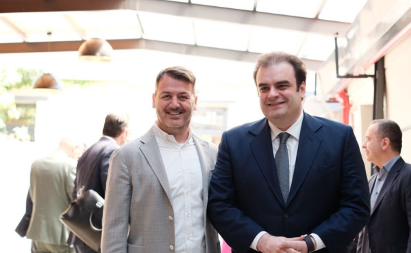 Ο Πιερρακάκης στον ΣΕΛΠΕ: Άκουσε τα αιτήματα των λιανεμπόρων