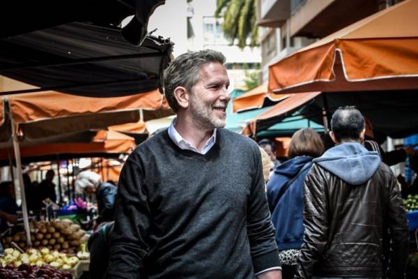 Επίσκεψη Γερουλάνου στη λαϊκή αγορά της Πλατείας Κολιάτσου