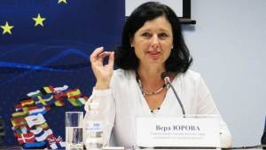 Κομισιόν: Μήνυμα για τη Διεθνή Ημέρα κατά της Ομοφοβίας, της Τρανσφοβίας και της Αμφιφοβίας