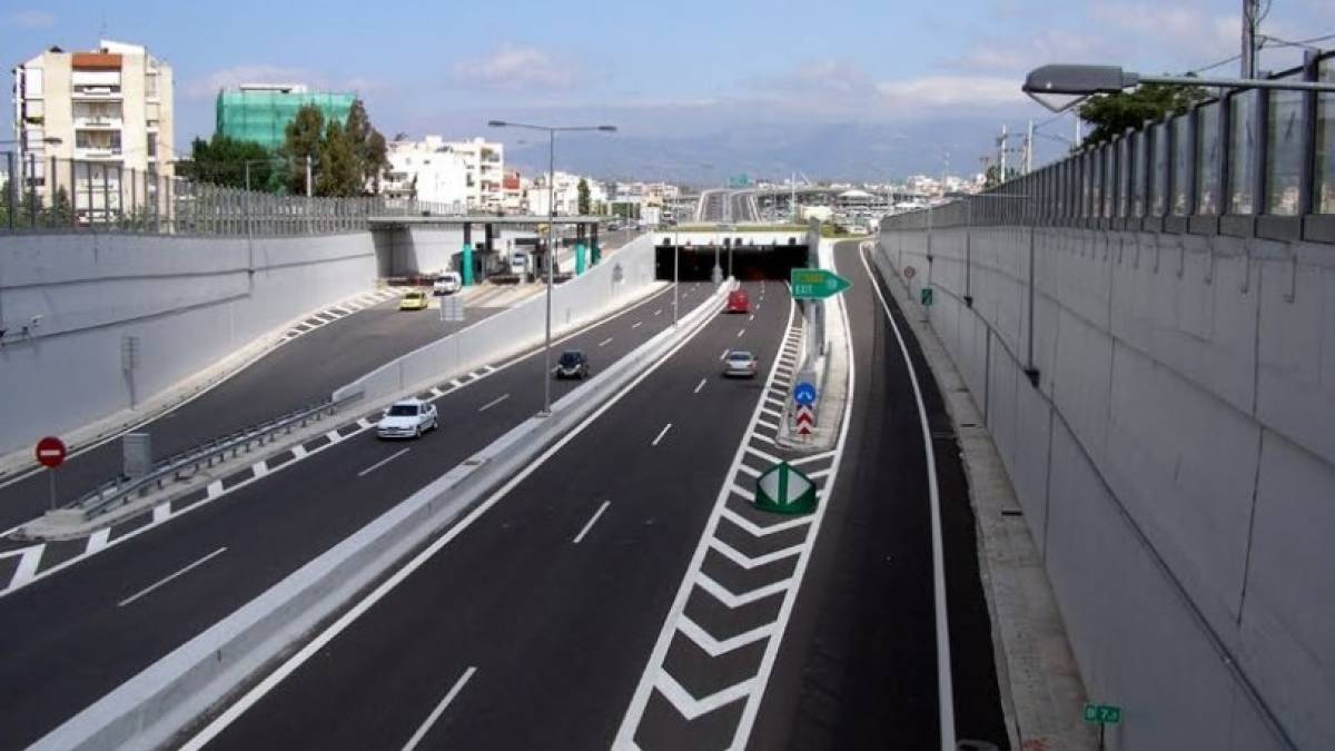 «Καραμπόλα» προκάλεσε προβλήματα κυκλοφορίας στην Αττική Οδό
