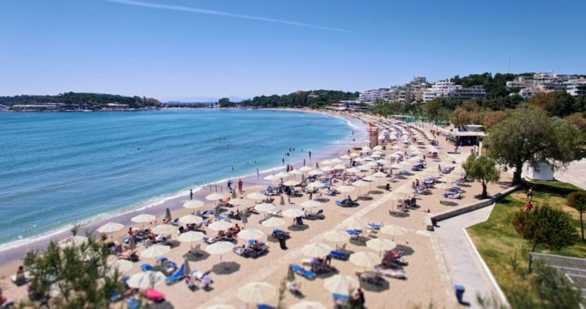 ΥΠΕΘΟ: 1.225 έλεγχοι, 340 παραβάσεις στον αιγιαλό στις 12-25 Αυγούστου