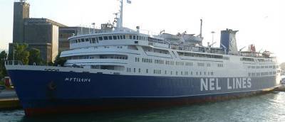 Ελευσίνα: «Συναγερμός» για εισροή υδάτων σε πλοίο