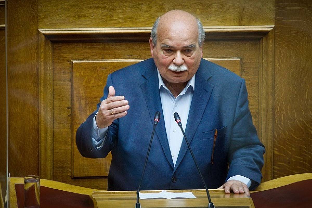 Βούτσης: Ο Μητσοτάκης θυμίζει… Σαλβίνι ως προς το προσφυγικό