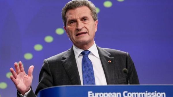 Επίτροπος Έτινγκερ: Αναζητείται φόρμουλα ευελιξίας στα κοινοτικά προγράμματα
