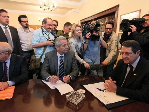 Ίδρυση Ταμείου Αλληλεγγύης αποφάσισαν οι πολιτικοί αρχηγοί στην Κύπρο - «Θυσιάζεται» η Λαϊκή για να γλυτώσουν το κούρεμα καταθέσεων