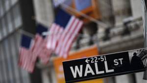 Ανεπηρέαστη η Wall Street από το ρεκόρ στην ανεργία