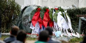 Πολυτεχνείο: Κατάθεση στεφάνων από Μητσοτάκη, Σακελλαροπούλου και τα πολιτικά κόμματα