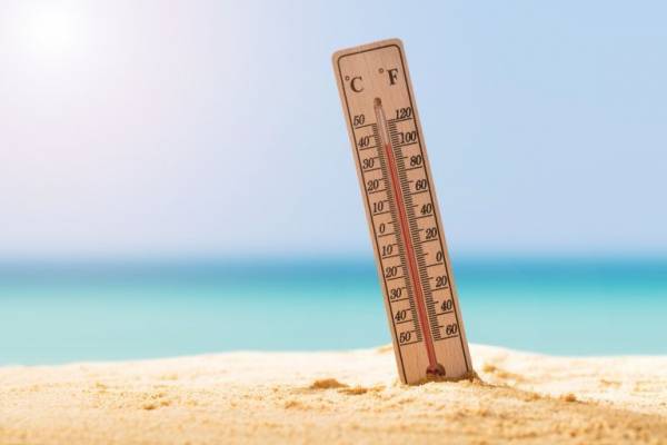 Κορυφώνεται ο καύσωνας με σαραντάρια: Συστάσεις προς τους πολίτες