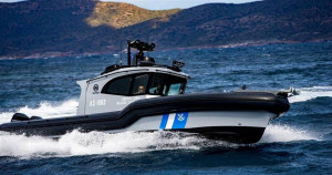 Σύγκρουση δύο ταχυπλόων με ηθοποιούς στην Ανάβυσσο- Ένας τραυματίας
