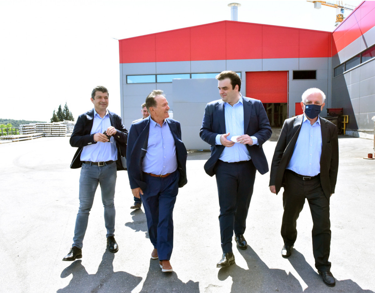 Επίσκεψη Πιερρακάκη στις εγκαταστάσεις της Aluminco στα Οινόφυτα