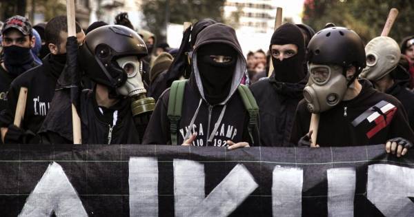 «Ντου» αντιεξουσιαστών στο αμερικάνικο προξενείο στη Θεσσαλονίκη