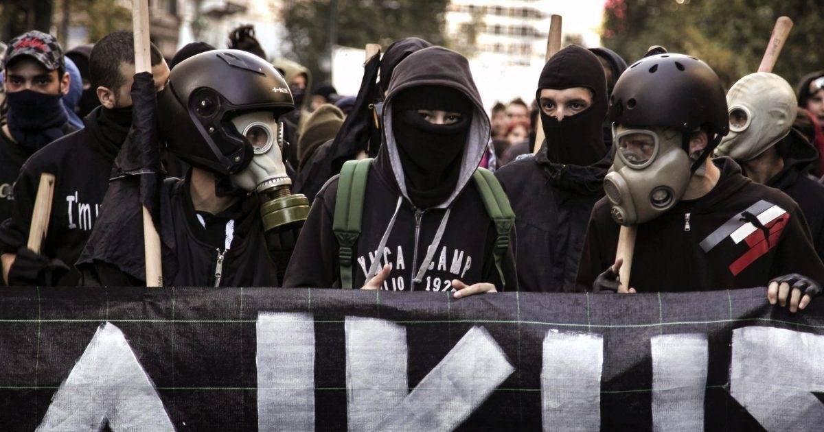 «Ντου» αντιεξουσιαστών στο αμερικάνικο προξενείο στη Θεσσαλονίκη