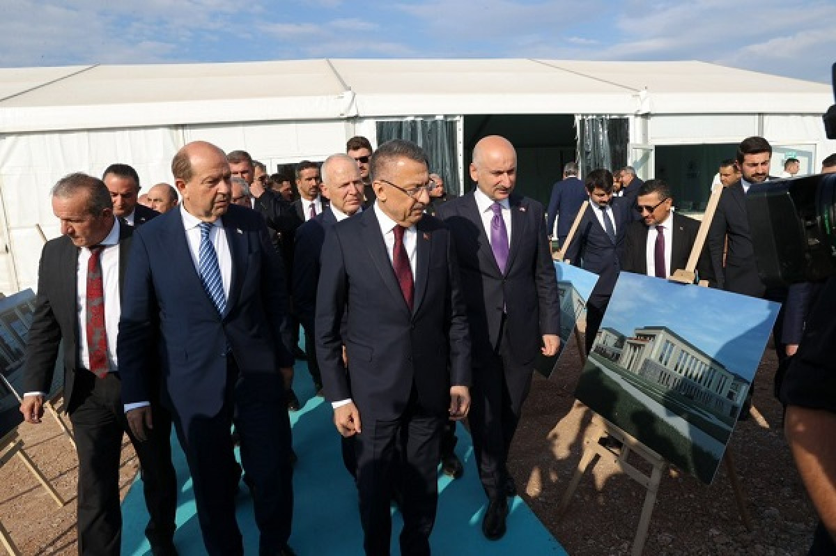 Κατεχόμενα: Προκλητική επίσκεψη Οκτάι στο χώρο του νέου «προεδρικού μεγάρου»