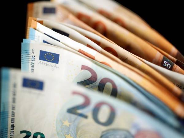 Μπαράζ πληρωμών μέχρι το τέλος του μήνα