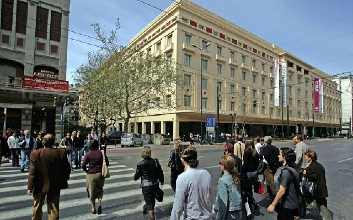Αλλαγή σελίδας στα Αττικά Πολυκαταστήματα με πλειστηριασμό της συμμετοχής Folli-Follie
