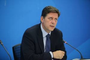 Βαρβιτσιώτης: Η Ελλάδα χρησιμοποιεί τη μέθοδο μαστίγιο-καρότο με την Τουρκία