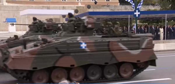 25η Μαρτίου: Επιβλητική η στρατιωτική παρέλαση στην Αθήνα (videos)