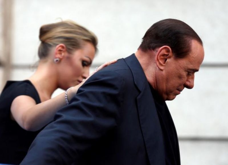 Σε εγχείριση ανοικτής καρδιάς υποβάλλεται ο Μπερλουσκόνι