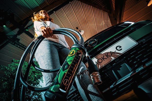 Opel Universal Charger: Ο Ελβετικός Σουγιάς της Ηλεκτροκίνησης