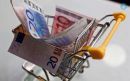 ΕΣΕΕ: Φθηνότερο το καλάθι της νοικοκυράς, αλλά μειώνεται το εισόδημα