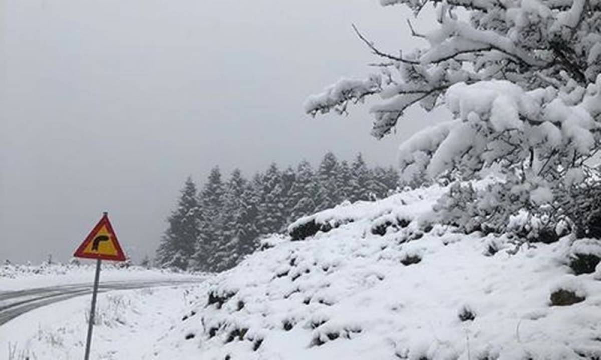 Και ο στρατός στη «μάχη» ενάντια στο χιονιά