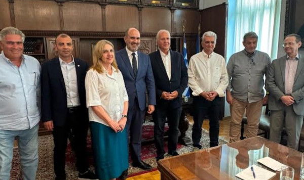 Συνάντηση Μαρκόπουλου με αντιπροσωπεία του Εμπορικού Συλλόγου Αθηνών ενόψει ΔΕΘ