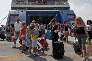 Αύξηση διακίνησης επιβατών 64,9% στα λιμάνια το β&#039; τρίμηνο