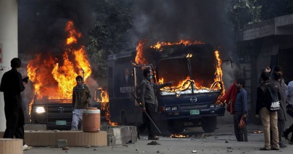 Πακιστάν:Έξι νεκροί και εκατοντάδες τραυματίες σε συγκρούσεις αστυνομικών με ισλαμιστές