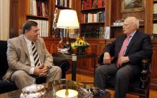 Οργισμένη αποχώρηση Καρατζαφέρη από το Προεδρικό Μέγαρο