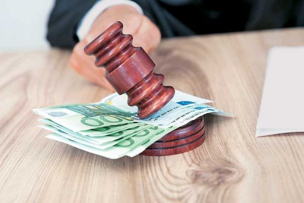 Τον υποχρεωτικό θεσμό διαμεσολάβησης για τα υπερχρεωμένα νοικοκυριά "φέρνει" το 2014
